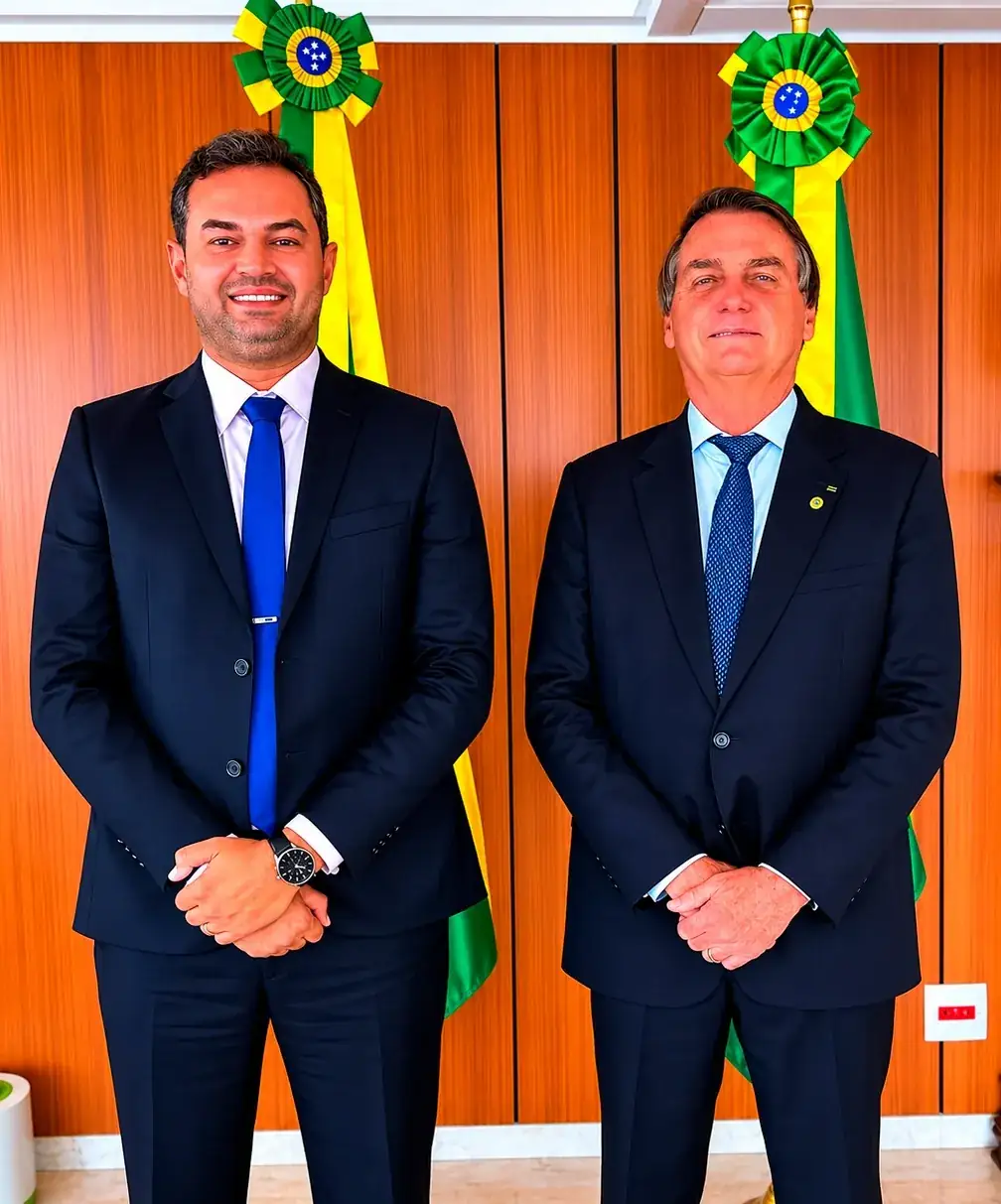 Bruno Bolsonaro Scheid ao lado de Jair Bolsonaro